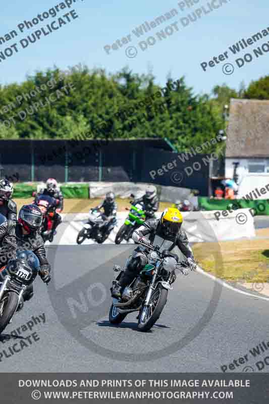 Vintage motorcycle club;eventdigitalimages;mallory park;mallory park trackday photographs;no limits trackdays;peter wileman photography;trackday digital images;trackday photos;vmcc festival 1000 bikes photographs